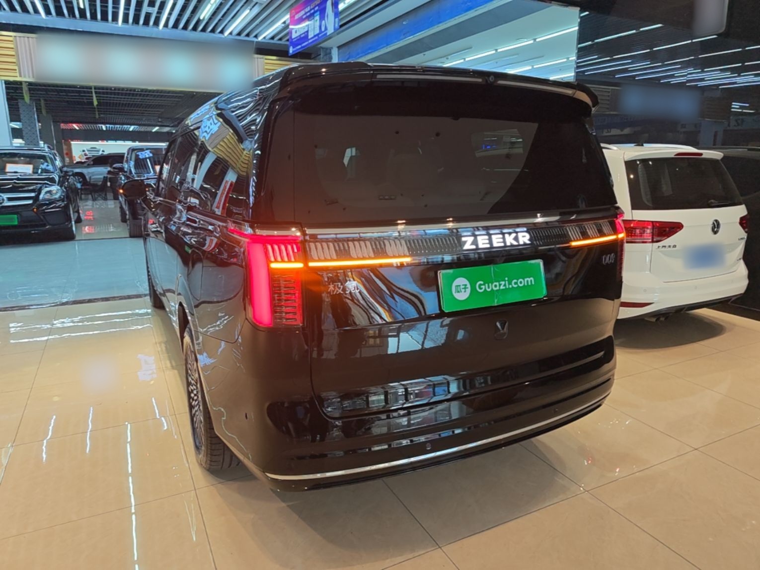 Zeekr 009 2024 Six-Seat Executive Version 4WD 108 kWh — снимка 4