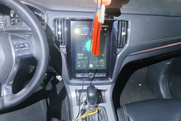 Used Roewe RX5 2016 20T Two-Wheel Drive Automatic Internet Smart Edition
