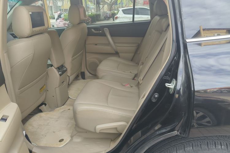 Used Toyota Highlander 2012 2.7L Two-Wheel Drive 7-Seater Luxury Edition Left Rear Seat