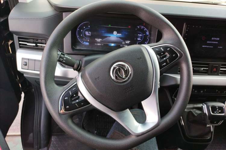 Used Dongfeng Yufeng Yufeng 2023 V9+ 2.0T Automatic Front-Wheel-Drive Short Wheelbase Mid-Roof Design—5/6-Seater
