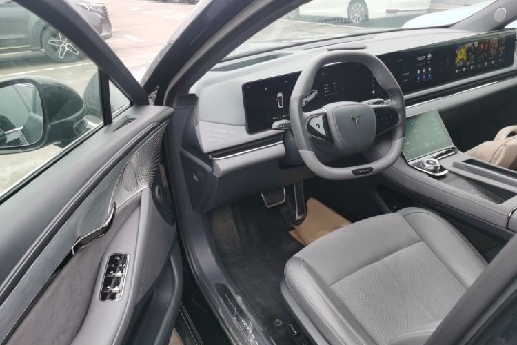 Used VOYAH PASSION 2024 PHEV Four-Wheel Drive Ultra-Long Range Flagship Model Driver Seat