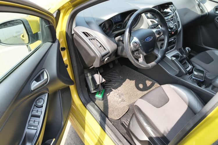 Used Ford Focus 2012 Hatchback 2.0L Manual Luxury Sport Model
