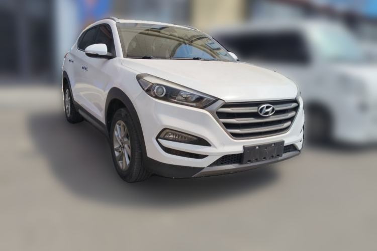 Used Hyundai Tucson 2015 1.6T Dual-Clutch Two-Wheel-Drive Smart Model Front Right 45 Deg