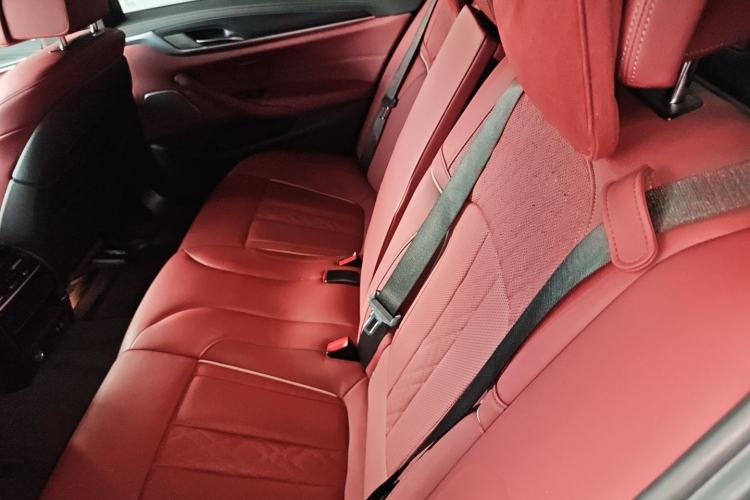 Used BMW 5 Series New Energy 2022 Second Facelift 535Le Pioneer Edition M Sport Package Left Rear Seat