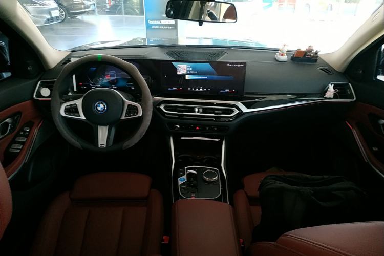 Used BMW i3 2024 eDrive 35 L
