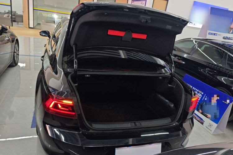 Used Volkswagen Magotan 2023 2 Million Units Limited Edition 330TSI DSG Leading Version