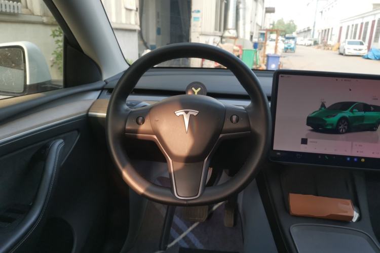 Used Tesla Model Y 2022 Long-Range All-Wheel-Drive Version
