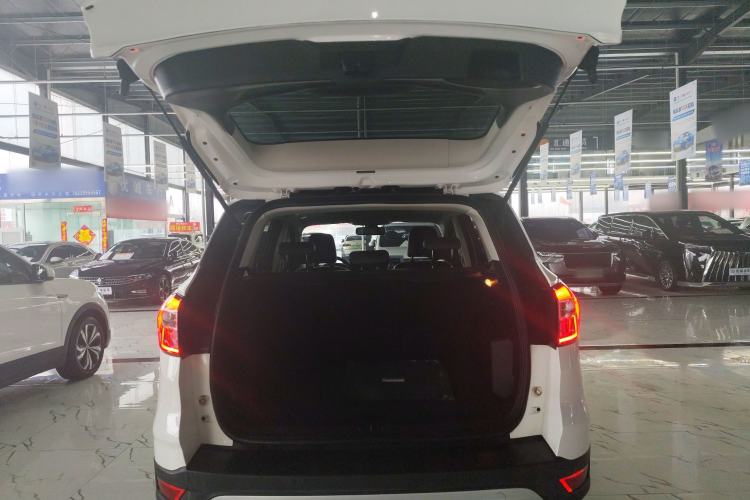 Used Ford Kuga 2017 EcoBoost 180 Two-Wheel-Drive Tiger Leap Model
