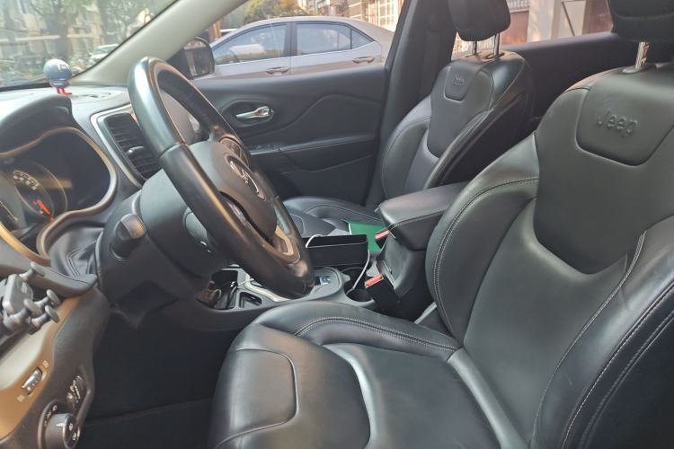 Used Jeep Cherokee 2016 2.4L Leading Edition
