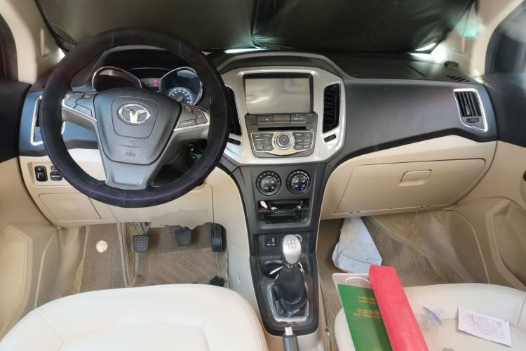 Used FAW Yingzhi G3 2014 1.5L Manual ZhiZun Edition Center Console