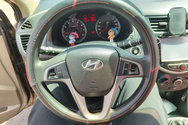 Used Hyundai Verna (older generation) 2014 1.4L Manual Top-Tier Model TOP Steering Wheel