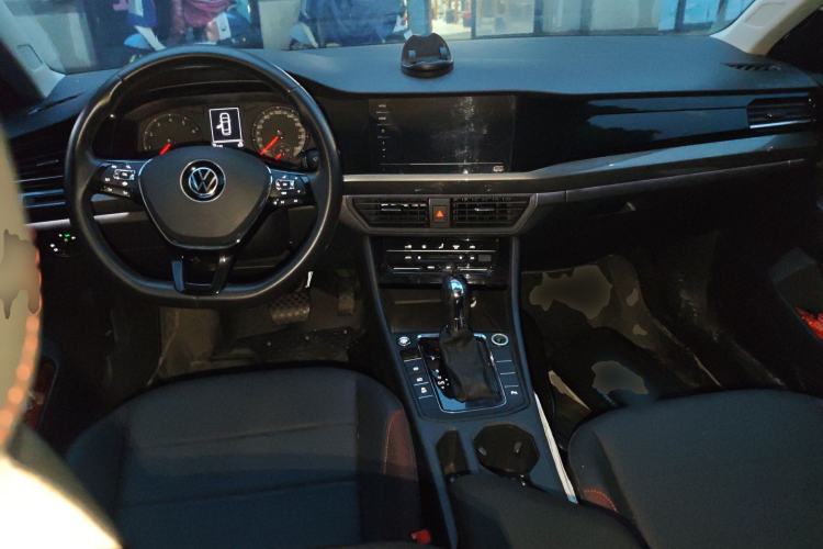 Used Volkswagen Bora 2021 1.5L Automatic Elite Smart Connect Edition Center Console