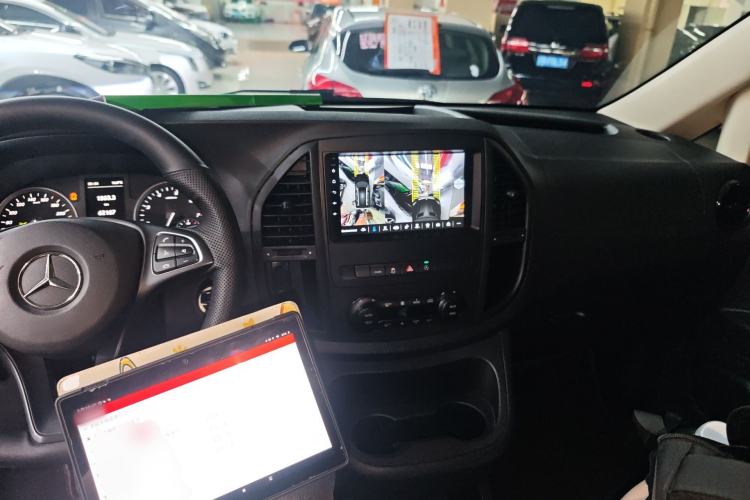 Used Mercedes-Benz Vito 2021 2.0T Elite Version 7 Seats Center Console