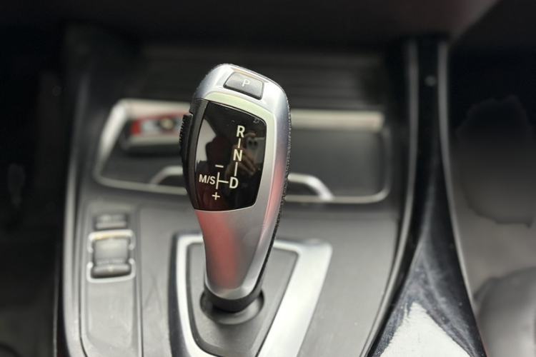 Used BMW 1 Series 2018 118i Sport Design Package Gear Lever