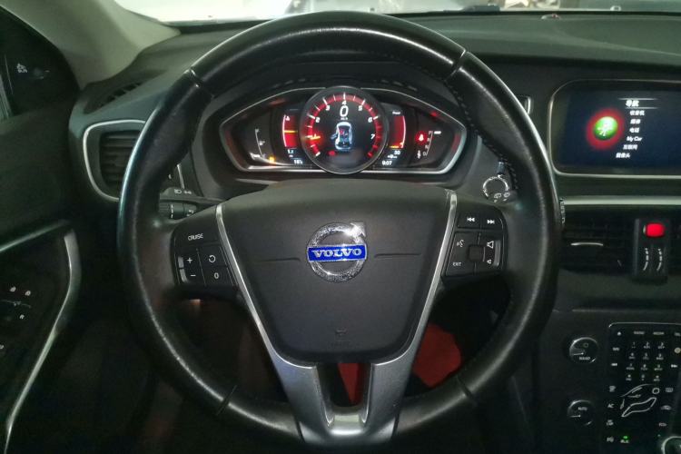 Used Volvo V40 2016 T4 Smart Luxury Edition