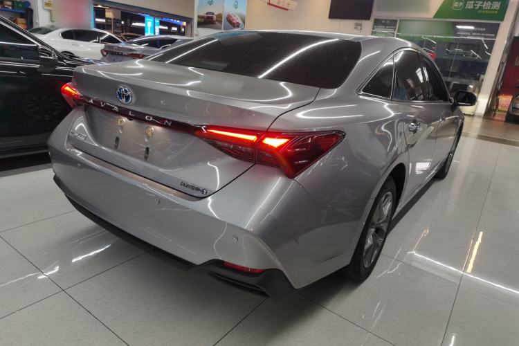 Used Toyota Avalon 2019 Dual-Engine 2.5L Luxury Edition China VI Standard