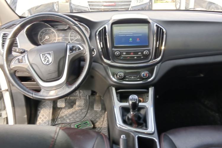 Used Baojun 560 2015 1.8L manual luxury version