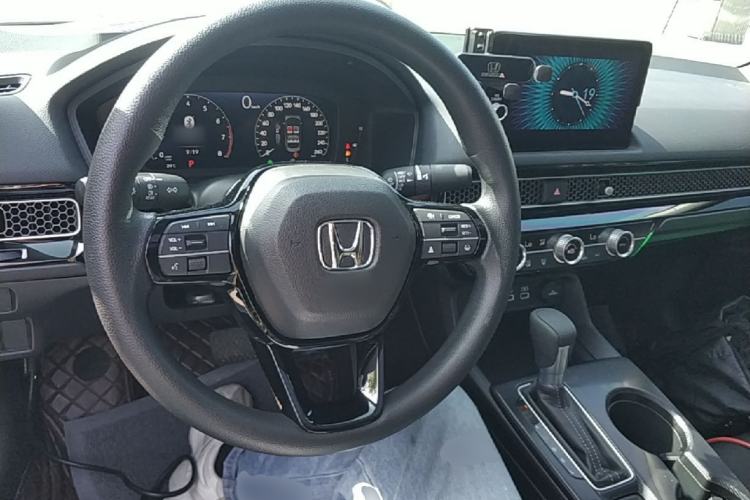 Used Honda Civic 2023 240TURBO CVT Dynamic · Center Stage Special Edition