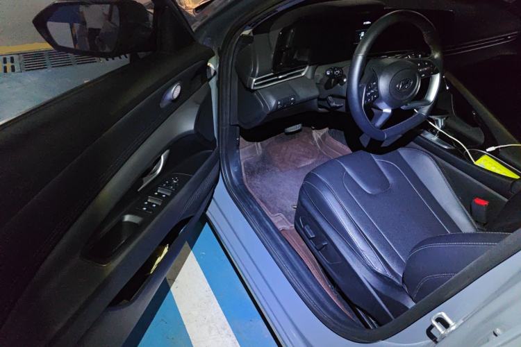 Used Hyundai Elantra 2022 1.5L CVT LUX Prestige Edition
