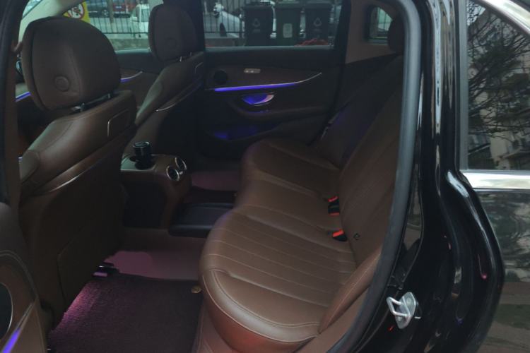 Used Mercedes-Benz E-Class 2016 E 200 L Interior 4