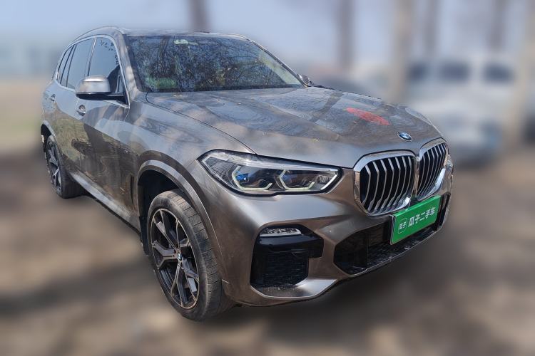 Used BMW X5 2021 xDrive40i Luxury Model with M Sport Package Front Right 45 Deg