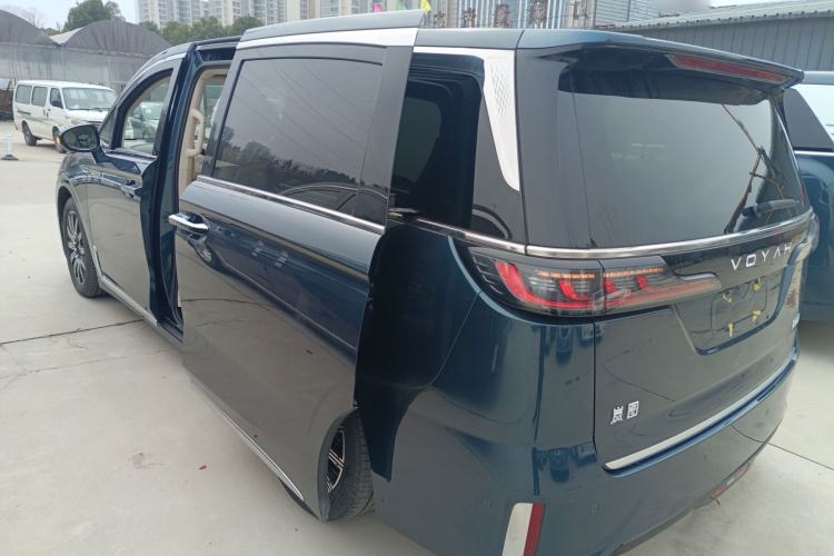 Used VOYAH Dream 2025 EV Four-Wheel Drive Flagship Kunpeng Edition
