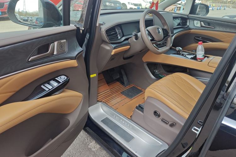 Used Denza D9 2022 DM-i 1040 Prestige Model