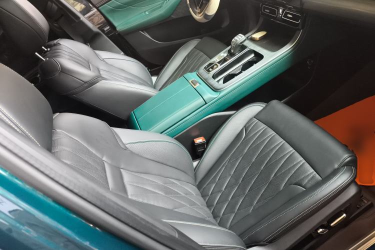 Used GAC Trumpchi GS8 2024 Linghang Series 2.0 TGDI Two-Wheel Drive Luxury Smart Connectivity Version
