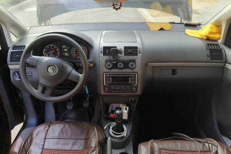 Used Volkswagen Touran 2013 1.4T Manual Fashion Edition 5 Seats Center Console