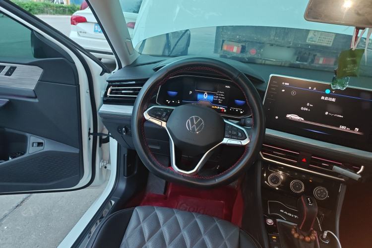 Used Volkswagen Sagitar 2025 Revised 300TSI DSG Excellence Edition Steering Wheel