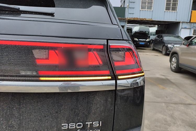 Used Volkswagen Teramont X 2024 380TSI All-Wheel Drive Longyao Edition Right Rear Taillight