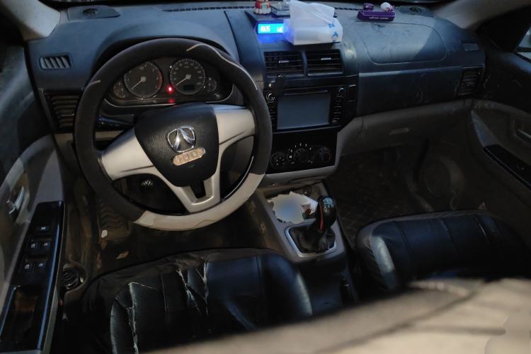 Used BAIC Weiwang M20 2014 1.5L practical type BJ415A Center Console