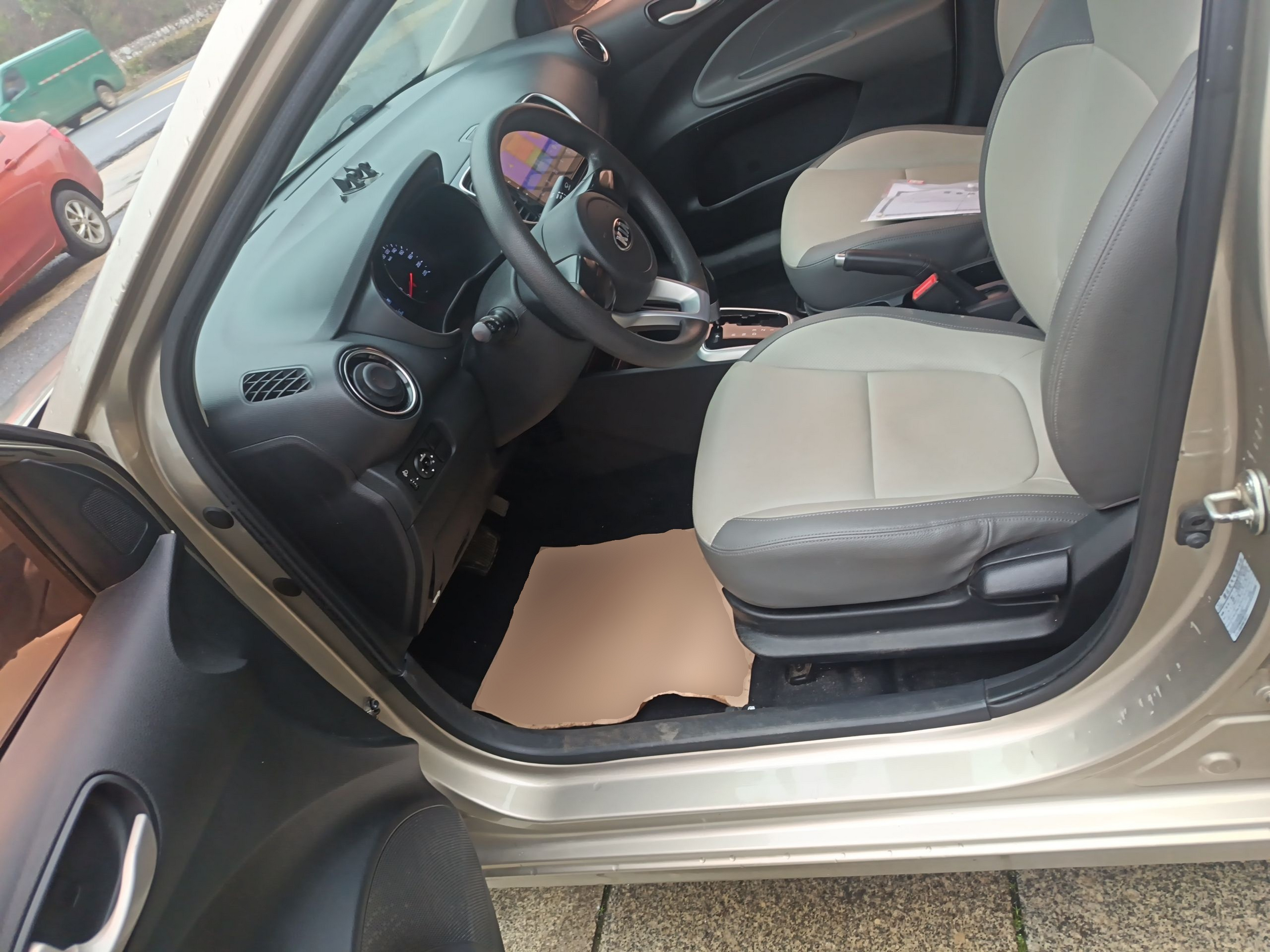 Переднее сиденье в автомобиле