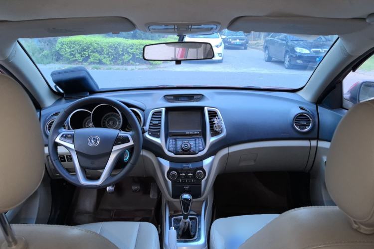 Used CHANGAN Eado 2015 1.6L Manual Junku Model China IV Standard Center Console