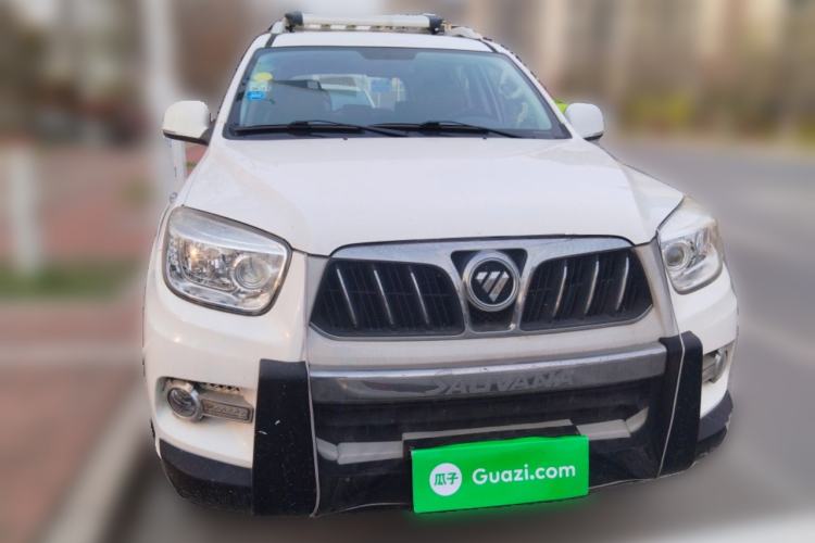 Used Foton Savana 2015 2.0T Manual 4x4 Gasoline Luxury 7-Seater
