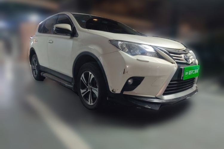 Used Toyota RAV4 2015 2.0L CVT Two-Wheel Drive Fashion Edition Front Right 45 Deg