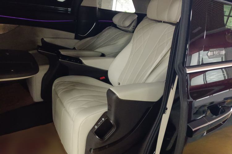 Used Denza D9 2025 DM-i Intelligent Drive 1020 Four-Wheel Drive Flagship Model
