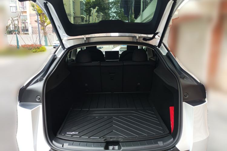 Used Tesla Model Y 2025 Rear-Wheel-Drive Version
