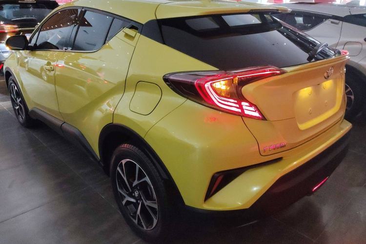 Used Toyota C-HR 2018 2.0L Luxury Sunroof Version China VI Standard Exterior 3