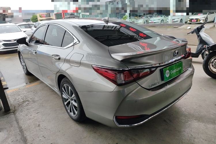 Used Lexus ES 2020 300h Premier Edition