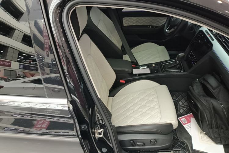 Used Volkswagen Magotan 2023 2 Million Units Commemorative Edition 330TSI DSG Luxury Version
