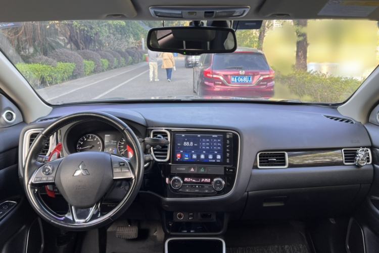 Used Mitsubishi Outlander 2019 2.4L 4x4 Zhi Xiang Edition 5 Seats China VI Standard

