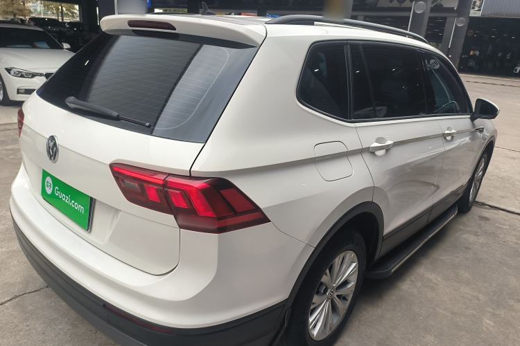 Used Volkswagen Tiguan L 2017 330TSI Automatic Two-Wheel Drive Luxury Edition Rear Right 45 Deg