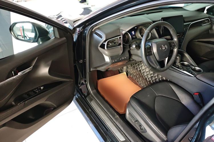 Used Toyota Camry 2021 2.0G Luxury Edition
