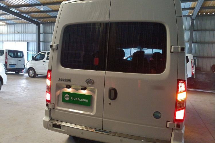 Used SAIC MAXUS Xintu V80 2023 2.0T Manual Classic Aoyuntong Power Version Short Wheelbase Mid-Height 5/6-Seater