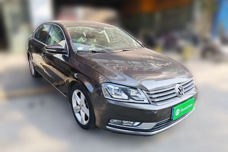 Used Volkswagen Magotan 2016 1.8TSI Luxury Comfort Model Front Right 45 Deg