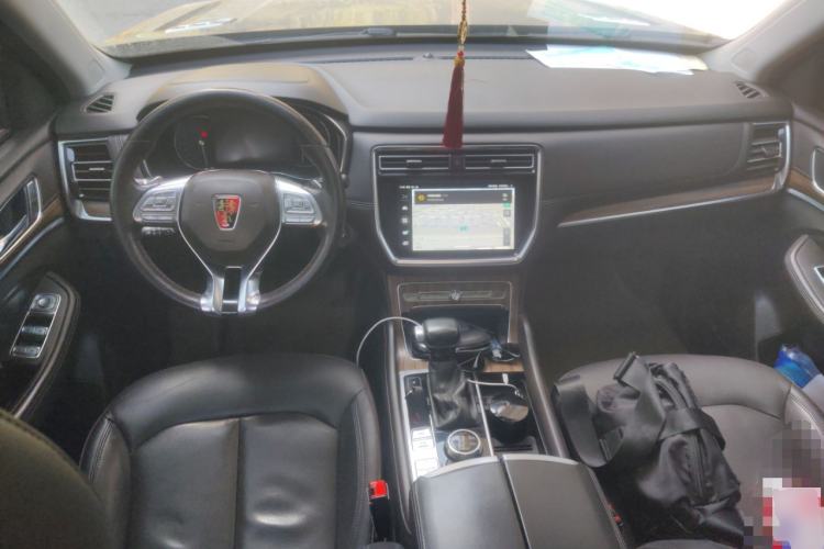 Used Roewe RX8 2018 30T Smart Connectivity All-Wheel Drive Supreme Edition Center Console