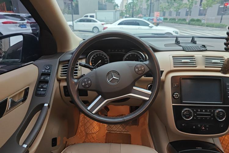 Used Mercedes-Benz R-Class 2017 R 320 4MATIC Business Edition Prestige Model
