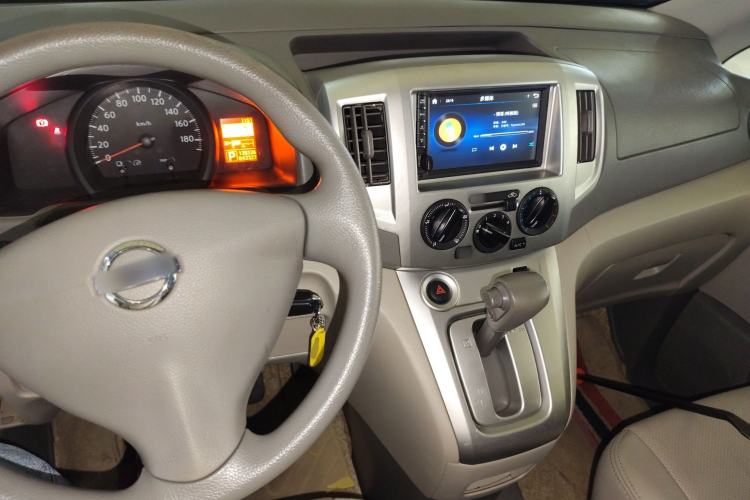 Used Nissan NV200 2018 1.6L CVT Luxury Model Center Console