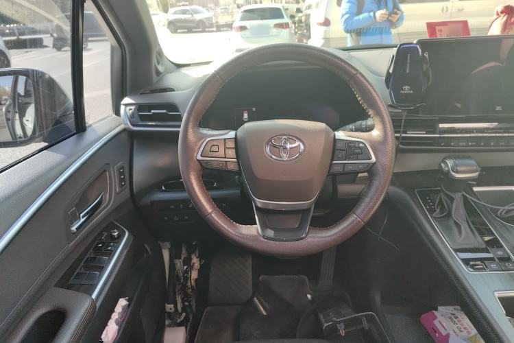 Used Toyota Granvia 2022 2.5L Hybrid Flagship Edition
